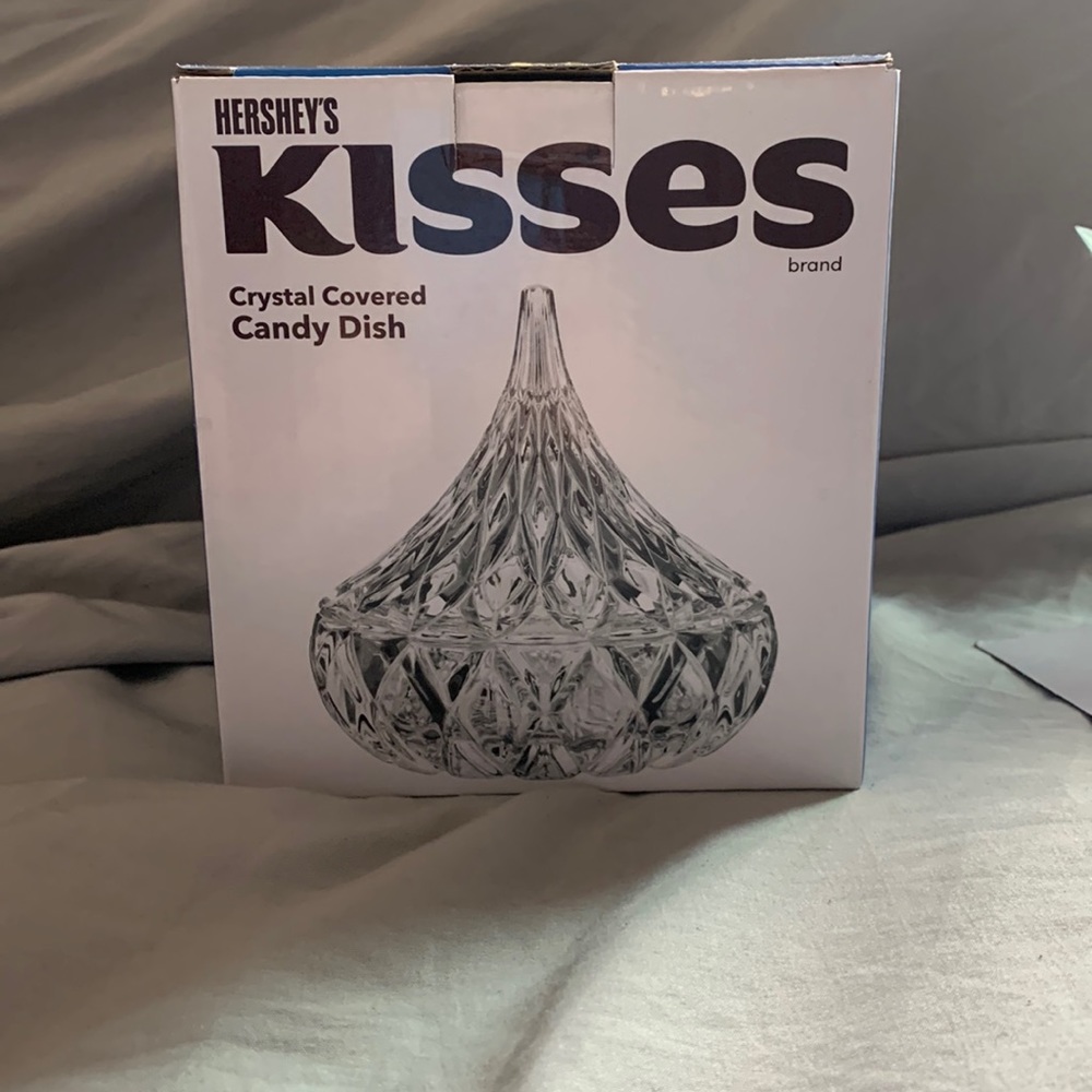 NWT Crystal Covered Hershey Kisses candy dish!
